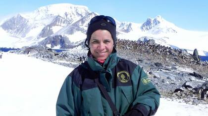 Claudia Catalina Martínez durante una de sus campañas cortas en la Antártida