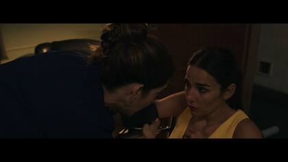 Claudia (Juana Viale) llega a una guardia, y desaparece inexplicablemente