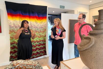 Claudia Lamas, Virginia Blaquier y Esteban Drincovih, organizadores de la feria FAS junto con Alfredo Muñoz