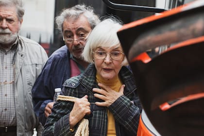 Claudia Lapacó en una escena del film Los justos, con Arturo Puig y Claudio Rissi
