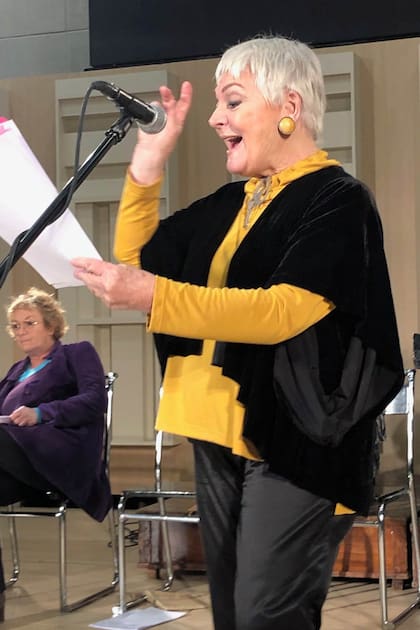 Claudia Lapacó, en Las dos carátulas, en Radio Nacional