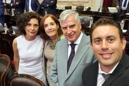 Claudia Márquez, Alejandra Vigo, Carlos Gutiérrez y Paulo Cassinerio