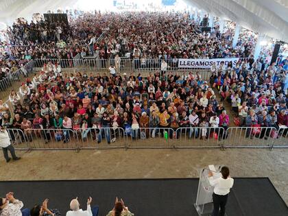 Claudia Sheinbaum dio una conferencia ante una multitud en Puebla donde se refirió a las posibles políticas de Trump