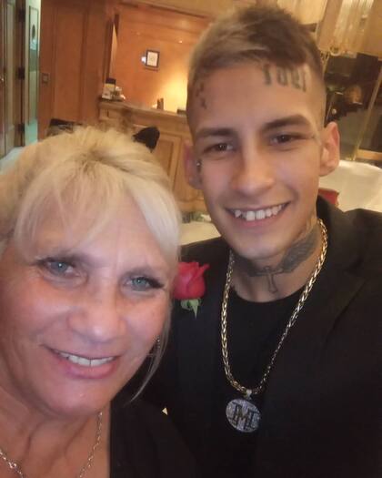 Claudia Valenzuela junto a L-Gante