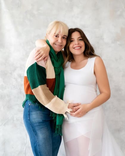 Claudia Villafañe le dedicó un dulce mensaje de bienvenida a su nieta Azul.