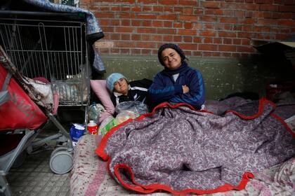 Claudia y Adriana viven en la calle hace siete meses, después de haber sido desalojadas de la Villa 31