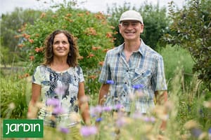 Claudia y Cristian, quienes dieron vida a la huerta jardín de La Soñada.
