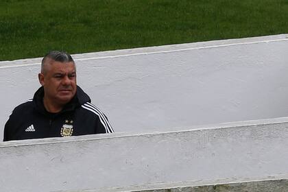 Claudio "Chiqui" Tapia observa el entrenamiento de la seleccin en San Pablo