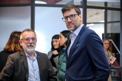 Claudio Bernal, gerente de Promoción y Relaciones Institucionales de FV, junto a Santiago Traynor (der.), gerente de Eventos y Content LAB de LA NACIÓN.