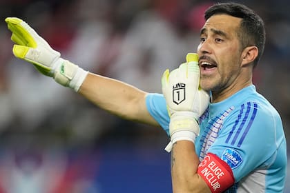 Claudio Bravo, de exitoso paso por Barcelona de España, se retiró; Chile no encuentra un buen reemplazante