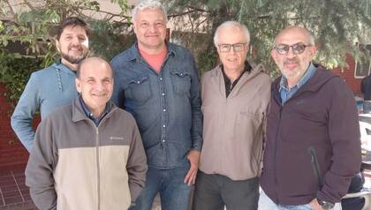 Claudio Campanari, junto a sus compañeros de la sección Sociedad