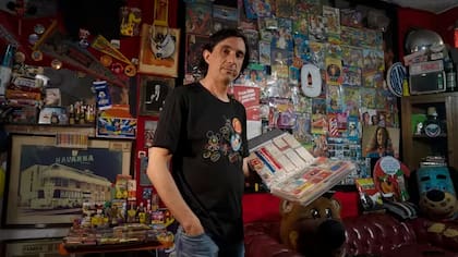 Claudio “Chicle” Mañas tiene una de las colecciones de golosinas más grandes de la Argentina