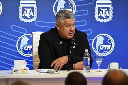 Claudio "Chiqui" Tapia busca opciones para proteger a los clubes formadores del abuso de la patria potestad