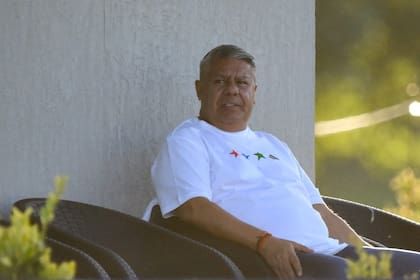 Claudio Chiqui Tapia, en el predio de AFA en Ezeiza, viendo el entrenamiento de la selección argentina