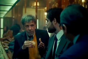 Claudio Da Passano en su impecable composición como el dramaturgo Carlos Somigliana, en Argentina 1985