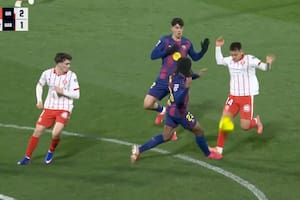Barcelona perdió la punta en España: derrota polémica, pisotón del Diablito Echeverri y Yamal falló un penal