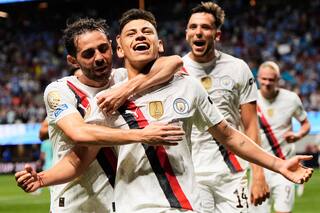 ¿Se va de Manchester al calcio? El Diablito Echeverri, en la mira de un histórico de Italia