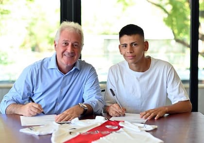 Claudio Echeverry, el capitán de la sub 17, firma contrato en River