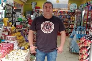 Tiene un kiosco y decidió vender sus productos con los precios de 2012 por una insólita razón