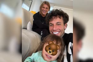 Las tiernas fotos de Claudio Caniggia con su nieta Venezia y su hijo Alex
