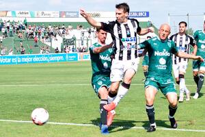 A Riaño se le abrió el arco y Central Córdoba le ganó a Sarmiento, en Junín, por 3-1