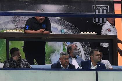 Claudio Tapia, atento desde un palco a la suerte de "su" Barracas Central, el club al que marcó en los últimos años