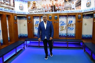 Cómo funciona una codiciosa red de intermediarios que se esconde debajo de los negocios del fútbol