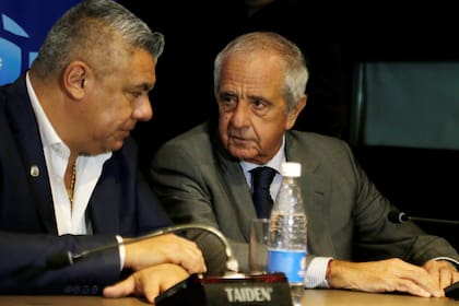Claudio Tapia, presidente de la AFA, y Rodolfo DOnofrio, titular de River, en la conferencia de prensa.