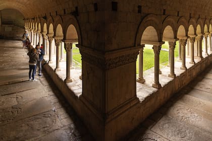 Claustro irregular en la catedral de Girona.