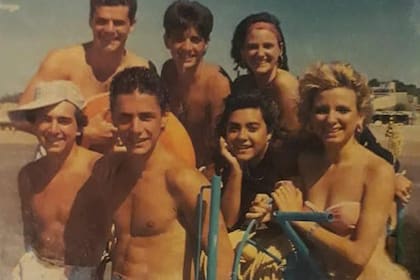 Pablo Rago junto al elenco de Clave de Sol