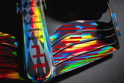 Claves aerodinámicas. Alas delanteras con winglets como en los jets
de pasajeros y con menos "persianas"