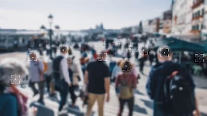 Clearview no ha preguntado a las empresas de redes sociales, ni a nadie, si podía recolectar imágenes personales