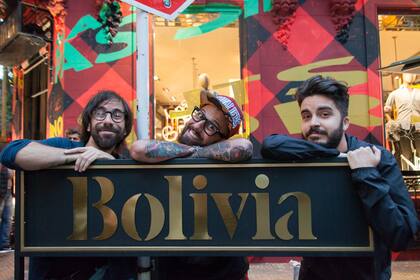 Clemente Cancela, Eddie Fitte y FES se divirtieron en la presentación de la nueva colección de Bolivia y posaron muy divertidos