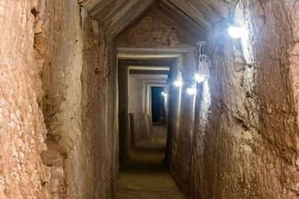  Kathleen Martínez, arqueóloga de la Universidad de Santo Domingo, halló un misterioso túnel que daría al sepulcro de Cleopatra.