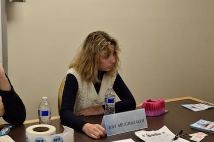 Cleveland tuvo una polémica con Kat Abughazaleh, infuencer y candidata a representante por el Distrito 9 de Illinois