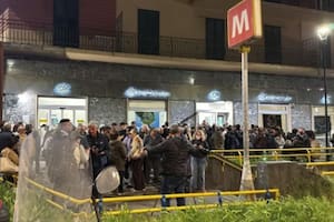 Espectacular robo en un banco de Nápoles: tomaron rehenes durante dos horas y huyeron por las alcantarillas