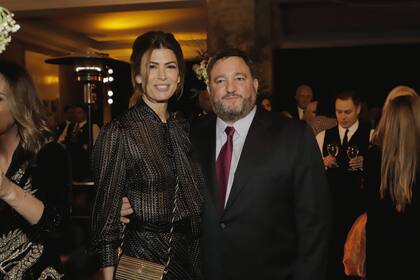 Juliana Awada felicitó a Alejandro Macfarlane, presidente de la Fundación Clínicas.