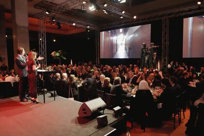 Por primera vez, la gala tuvo lugar en el Hall del hospital en su sede de la avenida Córdoba.