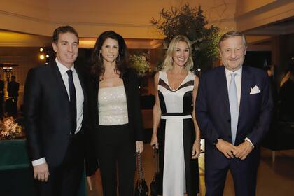 Diego Santilli, vicejefe de gobierno de la Ciudad, su mujer, Analía Maiorana, Gabriela Castellani y Cristiano Rattazzi.