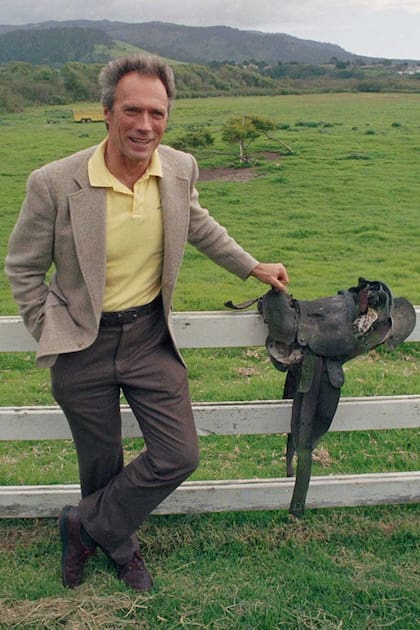 Clint Eastwood el último día de su campaña política, antes de ser electo como consejal de Carmel by the sea