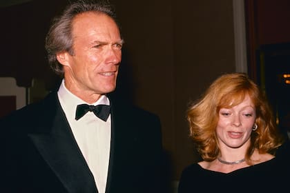 Clint Eastwood junto a la actriz Frances Fisher, de quien se enamoró durante un rodaje de Pink Cadillac