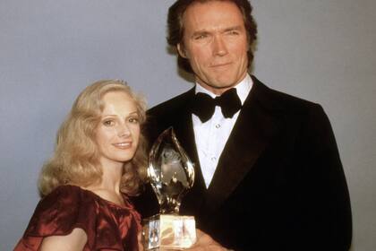 Clint Eastwood y Sondra Locke, en 1981