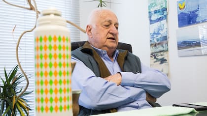 Cliver Ripani en la fabrica de galletitas RC