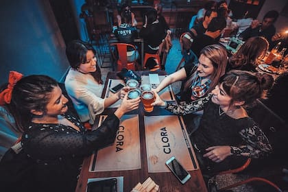 Clora, cervecería de San Carlos Sud donde se sirven varias marcas de cerveza artesanal