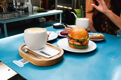 Clorindo, un café escondido en la Biblioteca Ricardo Güiraldes.