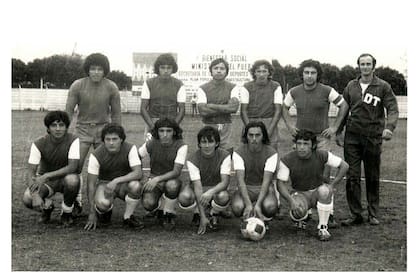 En 1983, Palermo se entrenaba en una cancha prestada (Juventud Unida) y jugaba en otra (Brown, de Adrogué); la situación ya era muy adversa.