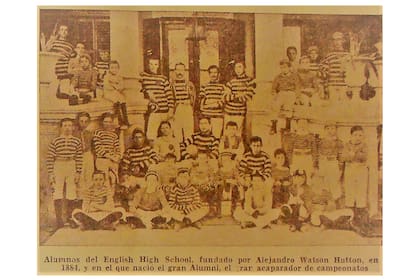 Alumnos de English High School, el colegio fundado por Alexander Watson Hutton que dio lugar al famoso Alumni de principios del siglo XX, el primer equipo de época del fútbol argentino.