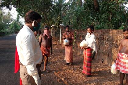 A los trabajadores migrantes varados en el estado se les dieron refugio y alimentación.