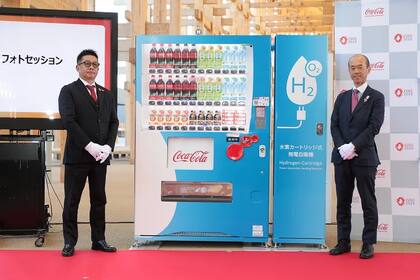 Coca-Cola ya instaló una de sus novedosas expendedoras de latas de gaseosa motorizadas por hidrógeno en Japón