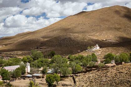 Cochinoca, un caserío ordenado de adobe y piedra con calles de tierra, a dos horas de Humahuaca